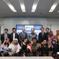 調印式にはサイバーアジア大学の学生も参加した