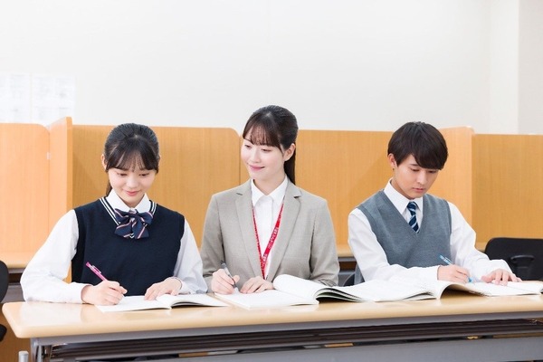 やる気スイッチ×リアブロード、国内教育と海外留学を一元化 画像