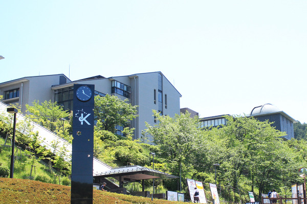 大人数講義でも学生を巻き込む、Slido活用のDX実践とは 画像