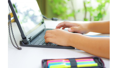 デジタル教科書「小4以下は適当でない」文科大臣 画像