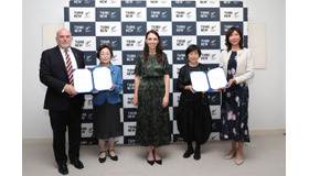 「教育協力に関する協定」の調印式に出席した日本女子大学とENZの関係者（中央がジャシンダ・アーダーン首相）