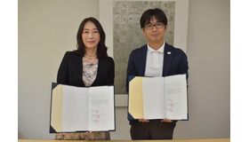 左：日本女子大学附属中学校 野中友規子校長、右：みんなのコード代表理事 利根川裕太氏