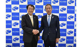 永田恭介 前会長（左）と藤井輝夫 新会長（右）