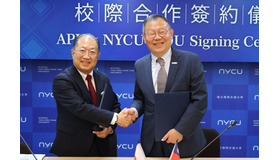 協定締結後に握手を交わすAPUの米山裕学長（左）とNYCUの林寄宏学長（右）