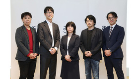 写真左から、NTTデータ東海 第一事業部　第二統括部 開発担当 兼 営業担当 部長櫻井 潤児 氏、名古屋市教育委員会 総務部 教育ＤＸ推進課 課長補佐 天野 望 氏、愛媛県教育委員会 事務局 指導部 義務教育課 主幹　谷口 京子 氏、シンプルエデュケーション　代表取締役　平田 直紀 氏、AWSジャパン執行役員 パブリックセクター技術統括本部 統括本部長　瀧澤 与一氏