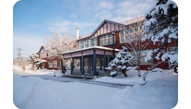 雨煙別小学校コカ・コーラ環境ハウスや活動の様子 写真提供：NPO法人雨煙別学校