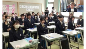 2026年4月8日実施の「アントレプレナーシップ・クラス始動集会」でメッセージを送る伊藤羊一学部長