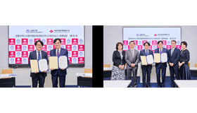 【左】左から_大森昭生 共愛学園前橋国際大学学長、西原廉太 立教大学総長【右】左から_後藤さゆり 共愛学園前橋国際大学副学長 、 國領二郎 同副学長、大森 同学長、西原 立教大学総長、箕浦真生 同副総長 、新田啓子 同副総長