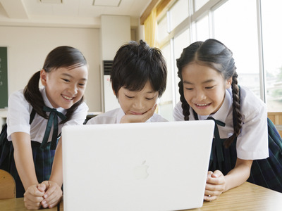 【クレーム対応Q＆A】学校で撮った写真が悪用されている 画像