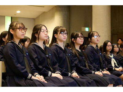 学校でサングラス着用、女子聖学院がZoffと連携…目を守る取組み 画像