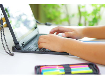 デジタル教科書「小4以下は適当でない」文科大臣 画像