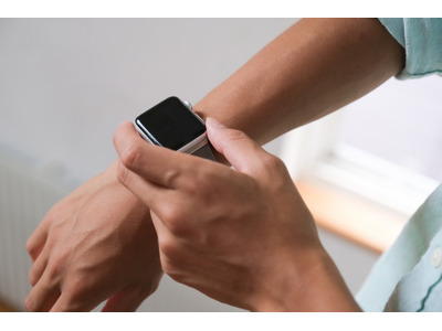 ウェアラブルとは【教育業界 最新用語集】 画像