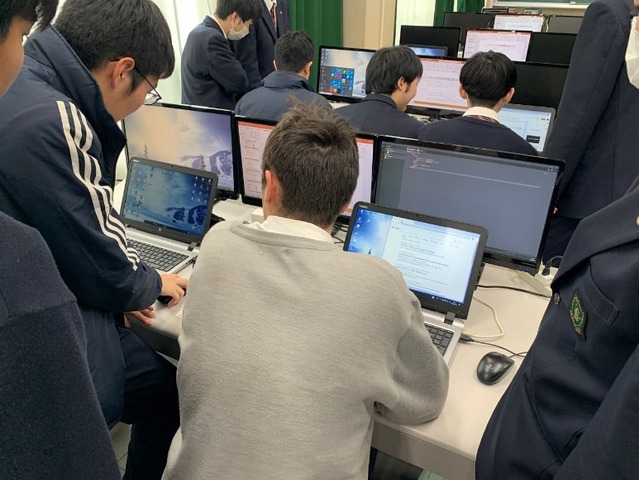大阪電気通信大学高校、大阪府私立高で初・リユースパソコンを授業に導入