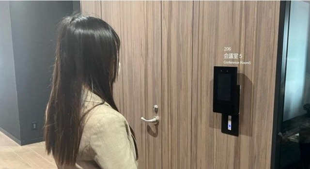 大阪大学共創イノベーション棟で稼働予定の顔認証入場管理システムのようす