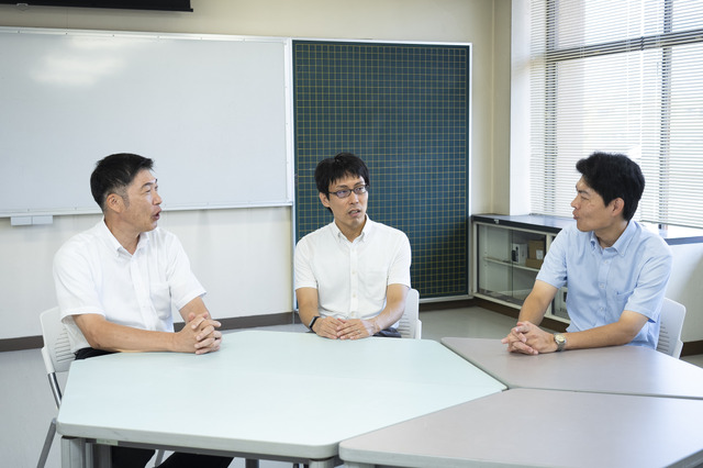 京都府教育委員会の小西氏、磯和氏、藤田氏（左から）