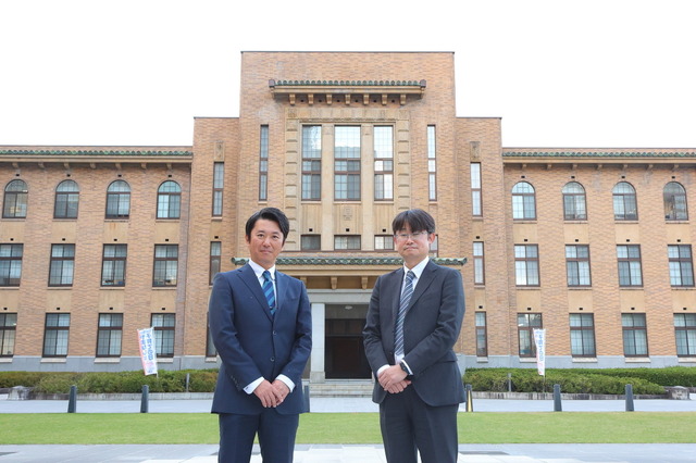 山梨県教育委員会の遠藤和宏氏（左）と三枝和博氏（右）