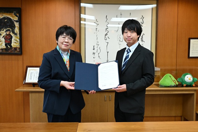 写真左：岡本幾子（大阪教育大学 学長）、右：鶴田浩之（スタディポケット代表取締役）