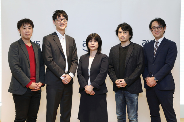 写真左から、NTTデータ東海 第一事業部　第二統括部 開発担当 兼 営業担当 部長櫻井 潤児 氏、名古屋市教育委員会 総務部 教育ＤＸ推進課 課長補佐 天野 望 氏、愛媛県教育委員会 事務局 指導部 義務教育課 主幹　谷口 京子 氏、シンプルエデュケーション　代表取締役　平田 直紀 氏、AWSジャパン執行役員 パブリックセクター技術統括本部 統括本部長　瀧澤 与一氏