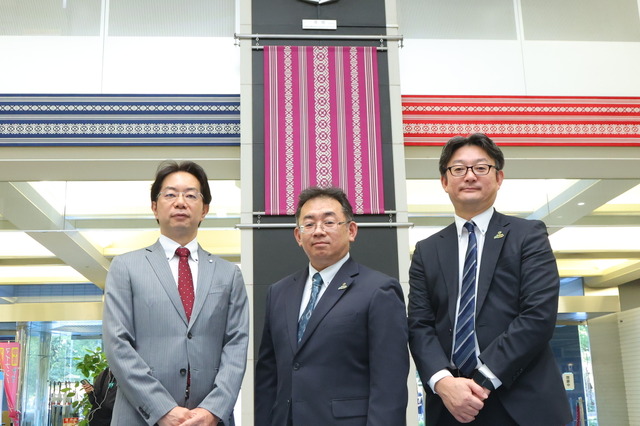 福岡市教育委員会の皆さん。左から伊藤寛之氏、金丸祥喜氏、伊藤真一氏