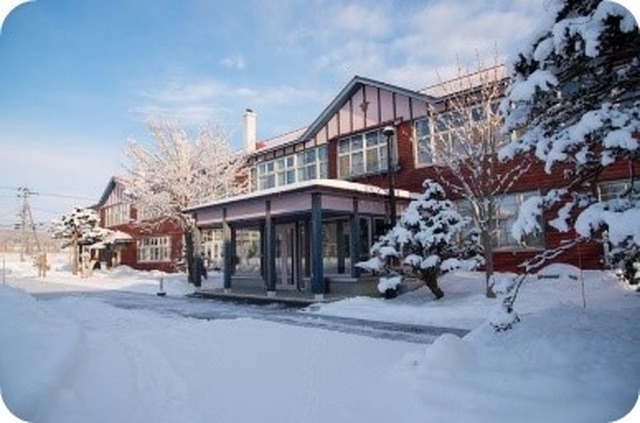雨煙別小学校コカ・コーラ環境ハウスや活動の様子 写真提供：NPO法人雨煙別学校