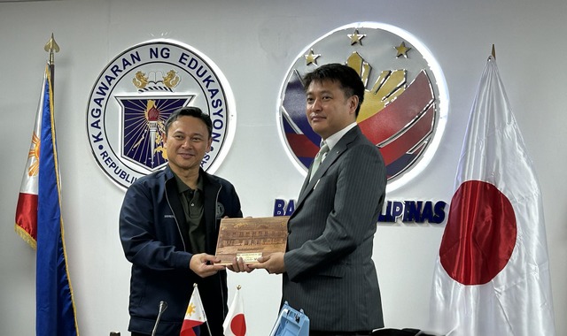 フィリピン教育省との覚書署名式のようす