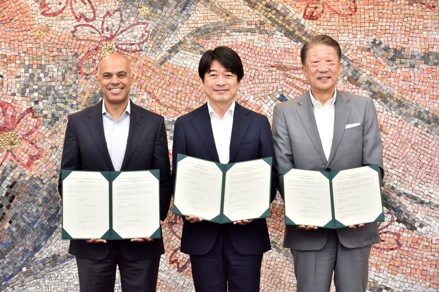 左から：アミット・セバク氏（ETS CEO）、大貫進一郎氏（日本大学学長）、藤沢裕厚氏（IIBC理事長）