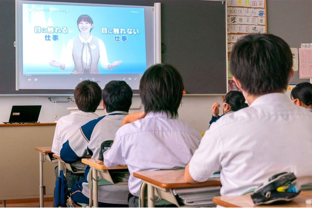 オンライン形式の学校向けプログラム「東京ディズニーリゾートで学ぶ～将来の自分に向けて」（画像はイメージ）　(c) Disney