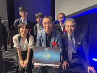 大阪大学のDXメンバー。今回取材に応じてくれたのは、鎗水氏（前列中央）、釜池氏（前列右）、喜多氏（後列左）、中村氏（後列右）の4名