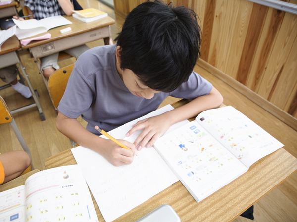 中学校 机 学校 人気販売中 学校家具 木製ベンチテーブル 教室用机といす 中学校用 Alibaba com