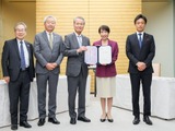 研究費を倍増へ、首相「基礎研究力は国力に直結」 画像